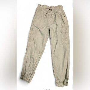 Vanilla Star women’s cargo pants size medium. Inseam 26”